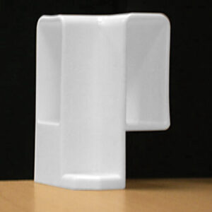 Pièce d'angle pour tablette coulissante