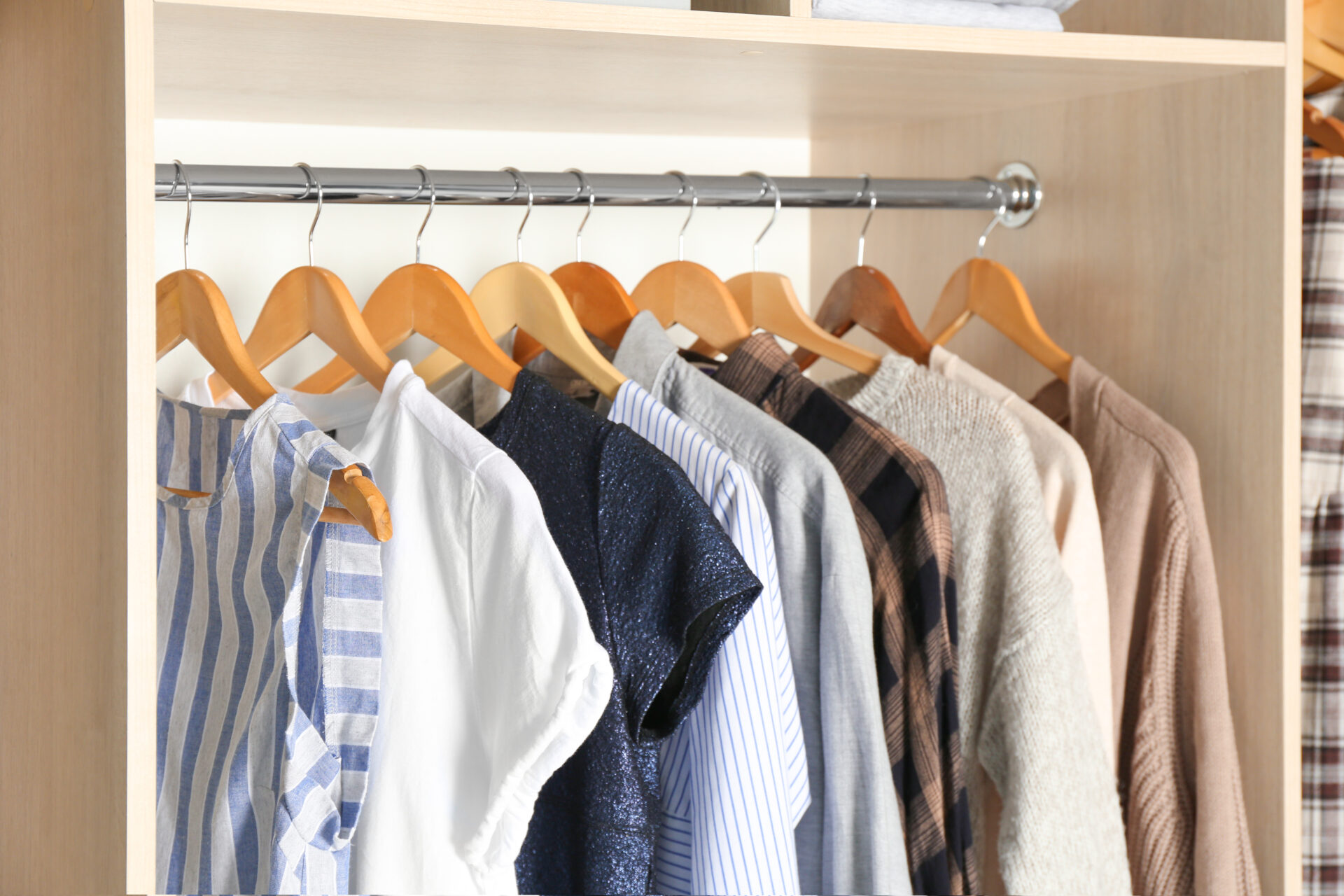 SYSTÈME DE RANGEMENT GARDE-ROBE